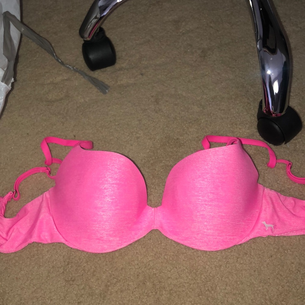 vs pink bra